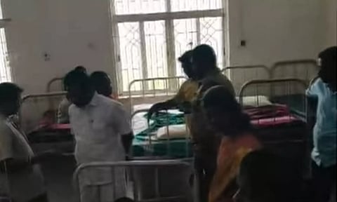 தனியார் பள்ளி பேருந்தில் ஆசிட் பாட்டில் வெடித்து விபத்து- 18 மாணவர்களுக்கு மூச்சுத்திணறல்