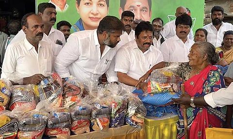 2 ஆயிரம் குடும்பங்களுக்கு நிவாரண உதவி- கே.பி. கந்தன் வழங்கினார்