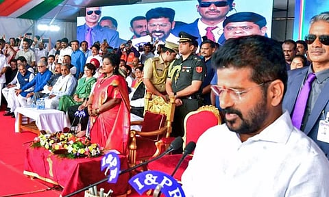 தெலுங்கானாவில் பதவியேற்ற 100 மணி நேரத்திற்குள் காங்கிரஸ் ஆட்சியை கவிழ்க்க சதி: டி.ஜி.பி.யிடம் புகார்