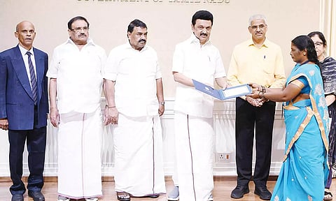 பெண்களுக்கான புதிய பொற்கால கடன் திட்டம்: முதலமைச்சர் மு.க.ஸ்டாலின் 100 பேருக்கு வழங்கினார்