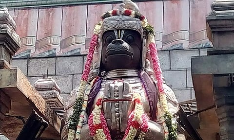 மேல் விதானமின்றி காட்சி தரும் நாமக்கல் ஆஞ்சநேயர்