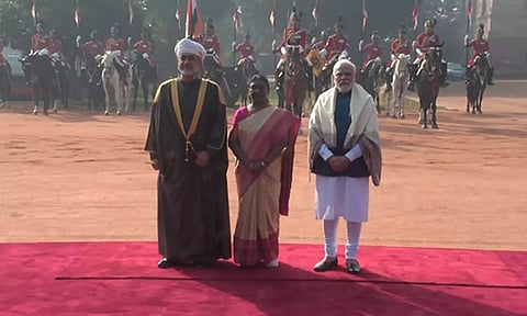 ஓமன் சுல்தான் இந்தியா வருகை: ராஜ்பவனில் உற்சாக வரவேற்பு அளித்த ஜனாதிபதி, பிரதமர்