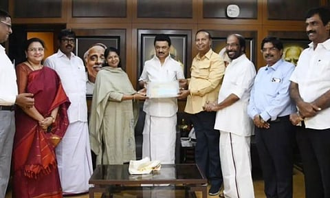 மிச்சாங் புயல் பாதிப்பு- ஒரு மாத சம்பளத்தை வழங்கிய தி.மு.க. எம்.பி.க்கள்