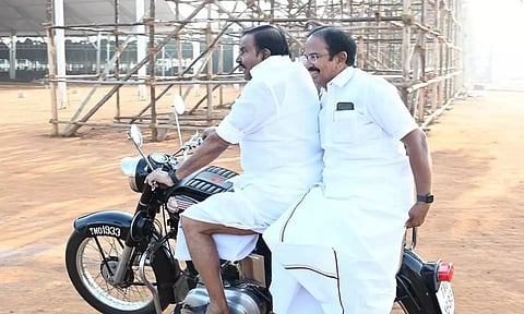 தி.மு.க. இளைஞர் அணி மாநாட்டு பணிகள் அமைச்சர் புல்லட்டில் சென்று ஆய்வு