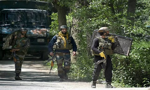 காஷ்மீரில் 3 பயங்கரவாதிகள் கைது