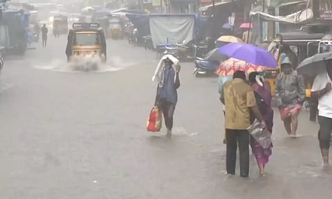 நெல்லை, கன்னியாகுமரி, தூத்துக்குடியில் கொட்டித் தீர்க்கும் கனமழை: மக்கள் கடும் அவதி