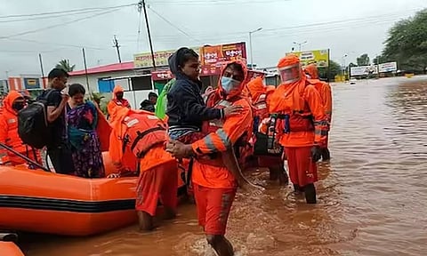 மழை பாதித்த 4 தென்மாவட்டங்களில் 995 நிவாரண முகாம்கள் அமைப்பு