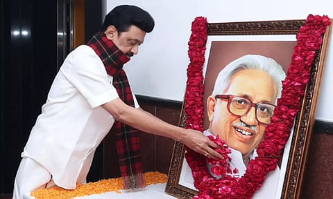 பேராசிரியரின் நீங்கா நினைவுகளை நெஞ்சில் ஏந்தி வணங்குகிறேன்: முதலமைச்சர் புகழாரம்