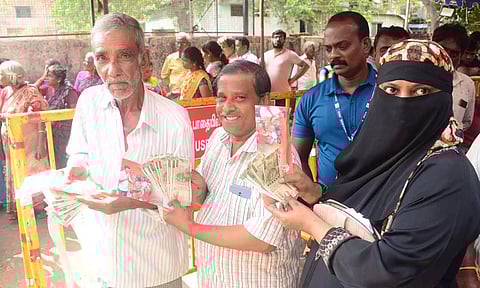 ரூ.6 ஆயிரம் 21 லட்சம் குடும்பங்களை சென்றடைந்தது... 6 லட்சம் பேர் நிவாரணம் கேட்டு புதிதாக விண்ணப்பம்