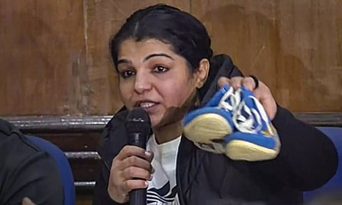 மல்யுத்தத்தின் எதிர்காலமே இருளில்.. கொந்தளிக்கும் வீராங்கனைகள்