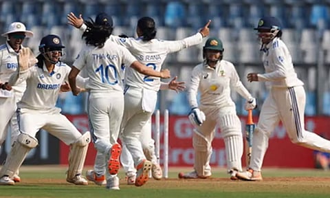பரபரப்பான கட்டத்தில் மும்பை டெஸ்ட்: இந்திய பெண்கள் அணி வெற்றி பெற 75 ரன்கள் இலக்கு