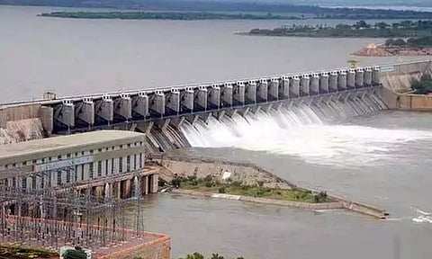 மழைப்பொழிவு இல்லாததால்  பவானிசாகர் அணைக்கு நீர்வரத்து குறைந்தது