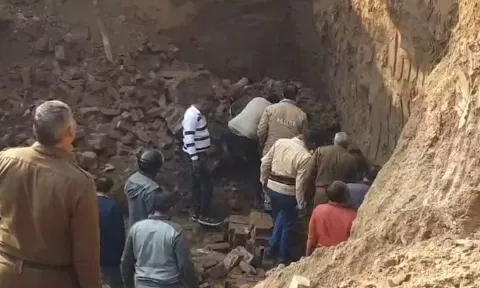 ஜெகநாதர் கோயில் சுவர் இடிந்து விபத்து- ஒருவர் கவலைக்கிடம்
