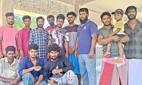 வெள்ளத்தின் சிக்கிய 253 பேரை மீட்ட மீனவ குழுவினர்: 12 மணி நேர சாகச படகு பயணத்தின் 'திக்திக்' நிகழ்வுகள்