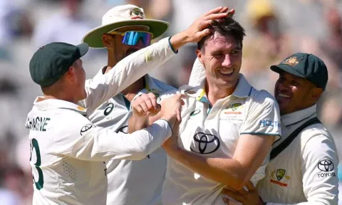 கம்மின்ஸ் - லயன் மிரட்டல் பந்து வீச்சு: 2-ம் நாள் முடிவில் 6 விக்கெட்டுகளை இழந்த பாகிஸ்தான்