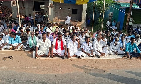 ஏரிப்பாளையம் கிராமத்தை தனி ஊராட்சியாக அறிவிக்ககோரி உண்ணாவிரதம்