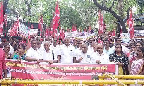 நிவாரண உதவி வழங்கக்கோரி சாஸ்திரி பவனில் மார்க்சிஸ்ட் கட்சி முற்றுகை: 600 பேர் கைது