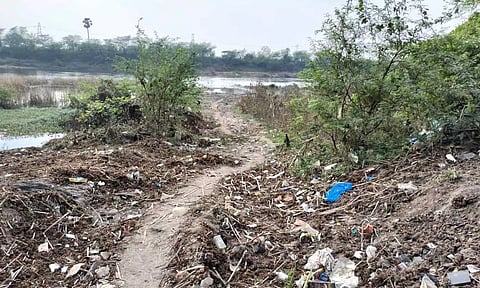 கொசஸ்தலை ஆற்றில் உயர்மட்ட பாலம் அமைக்க வேண்டும்- 10 கிராம மக்கள் கோரிக்கை