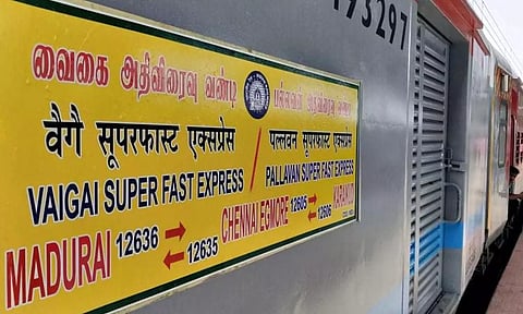 வைகை எக்ஸ்பிரஸ் ரெயிலில் கரும்புகை... அலறிய பயணிகள்
