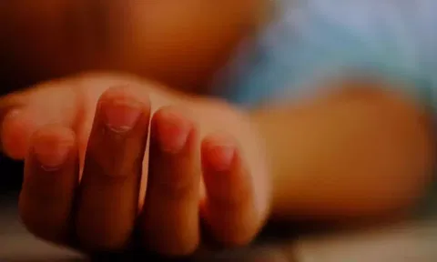 4 வயது மகனை கொன்று உடலை பையில் அடைத்த பெண் அதிகாரி