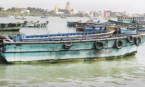 ராமேசுவரத்தில் விடிய, விடிய கனமழை: மீனவர்கள் கடலுக்கு செல்ல தடை