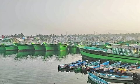 தூத்துக்குடியில் இன்று மீனவர்கள் கடலுக்கு செல்ல தடை