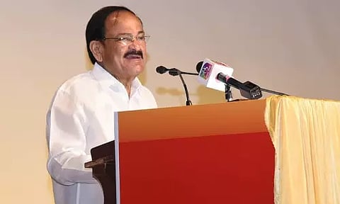 அடிக்கடி கட்சி மாறாதீர்கள்: இளம் அரசியல்வாதிகளுக்கு வெங்கையா நாயுடு அட்வைஸ்