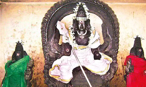 அமிர்த குடம் ஏந்திய அபூர்வ முருகன்