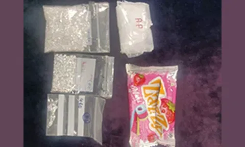 சாக்லேட் கவரில் சுற்றி ரூ.6 கோடி வைரம் கடத்தல்