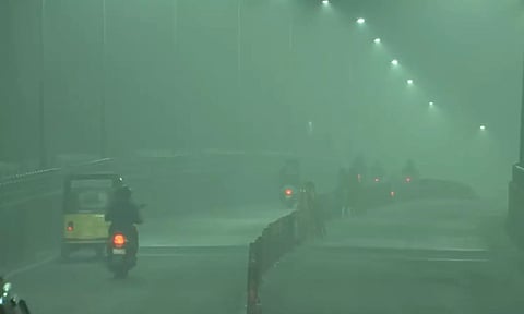 போகி பண்டிகையால் ஏற்பட்ட புகைமூட்டம்: சென்னையில் விமான சேவை பாதிப்பு