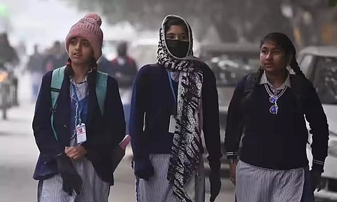 கடும் குளிர்: டெல்லியில் அனைத்து பள்ளிகளும் இன்று திறப்பு
