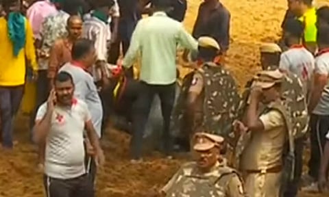 அவனியாபுரம் ஜல்லிக்கட்டு போட்டி தற்காலிகமாக நிறுத்தம்