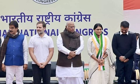 ஆந்திர காங்கிரஸ் தலைவரானார் ஒய்எஸ் ஷர்மிளா