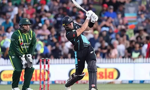 16 சிக்சர்கள் விளாசி உலக சாதனையை சமன் செய்த பின்ஆலன்- வீடியோ