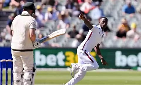 85 ஆண்டு கால சாதனையை சமன் செய்த வெஸ்ட் இண்டீஸ் வீரர்- வீடியோ