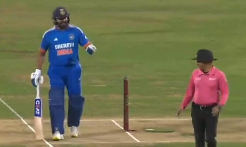 ஏற்கனவே 2 தடவ டக் அவுட்.. நடுவர் தீர்ப்பை நக்கலடித்த ரோகித்.. வைரல் வீடியோ