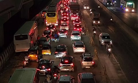 விடுமுறை முடிந்து சென்னை திரும்பும் மக்கள்- பெருங்களத்தூரில் கடும் போக்குவரத்து நெரிசல்