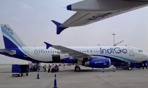 மும்பையில் இண்டிகோ நிறுவனத்திற்கு ரூ.1.50 கோடி அபராதம்