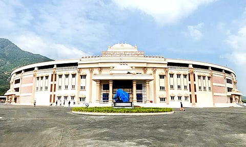 வருகிற 24-ந்தேதி ஜல்லிக்கட்டு: ஆன்லைனில் பதிவு செய்து கொள்ளலாம்- கலெக்டர் தகவல்