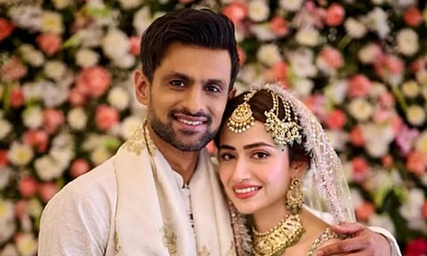 பாகிஸ்தான் நடிகை சனா ஜாவித்தை மணந்தார் சோயிப் மாலிக்