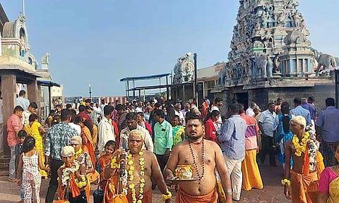 திருத்தணி முருகன் கோவிலில் தை கிருத்திகை விழாவையொட்டி குவிந்த பக்தர்கள்