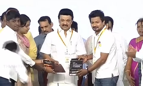 திமுக இளைஞரணி மாநாட்டு மலரை வெளியிட்டார் முதலமைச்சர் மு.க.ஸ்டாலின்