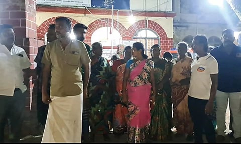 போலீஸ் நிலையத்தை முற்றுகையிட்டு பொதுமக்கள் போராட்டம்