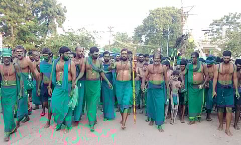 தைப்பூச திருவிழா: திருச்செந்தூரில் குவியும் பாதயாத்திரை பக்தர்கள்!