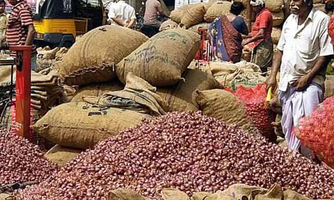 சின்ன வெங்காயம் விலை கடும் சரிவு: ஒரு கிலோ ரூ.20-க்கு விற்பனை