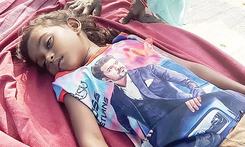 குளித்தலை அருகே மின்சாரம் தாக்கி 6 வயது சிறுமி பலி