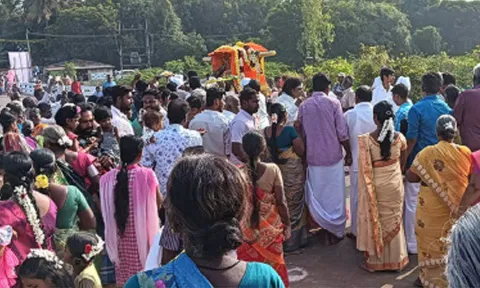 வள்ளலாரின் பல்லக்கு ஊர்வலம் நடைபெற்ற காட்சி.