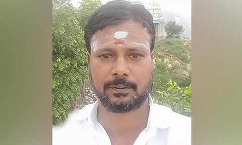 தி.மு.க. வட்டச்செயலாளர் சரமாரி வெட்டிக்கொலை... 5 பேர் கும்பல் வெறிச்செயல்