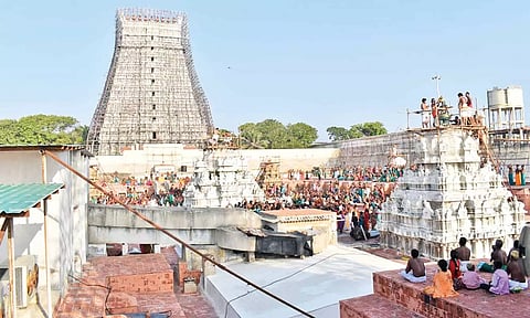 சுவாமி மூலவர் மற்றும் சண்முகர் விமான கலசங்களுக்கு புனித நீர் ஊற்றப்பட்ட போது எடுத்த படம்.