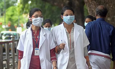 மருத்துவர்களின் கோரிக்கைகள்- பரிசீலனை செய்ய குழு அமைத்து உத்தரவு